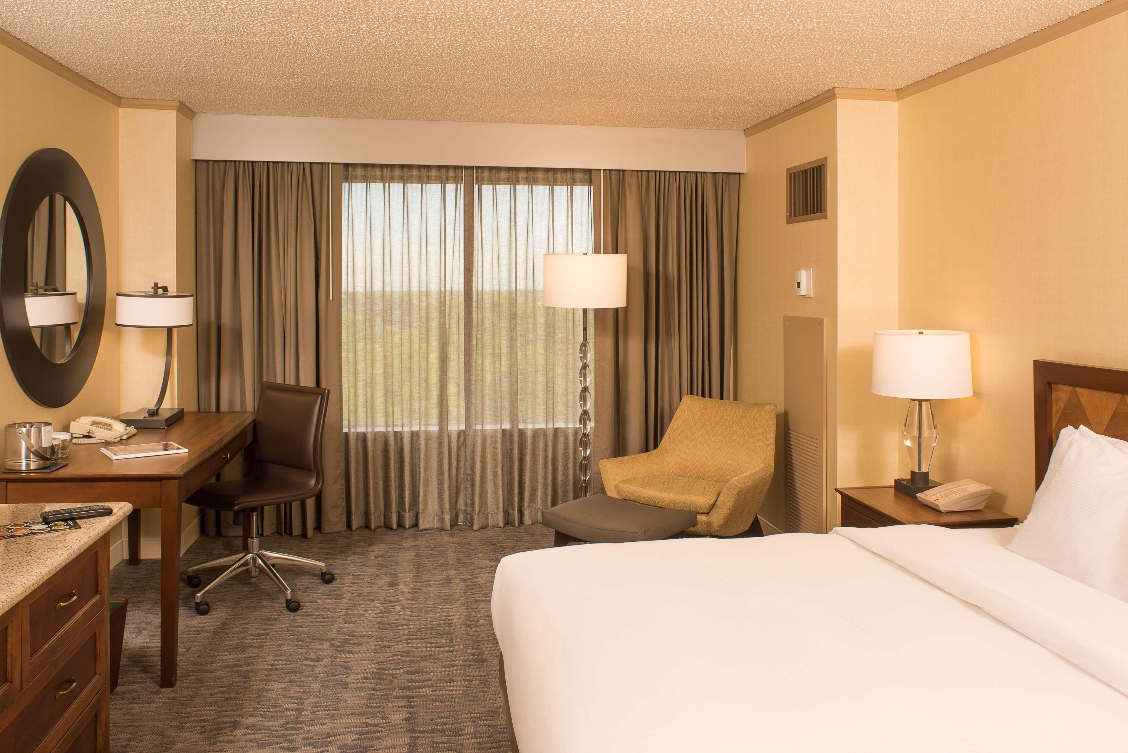 Doubletree By Hilton Tulsa At Warren Place Dış mekan fotoğraf