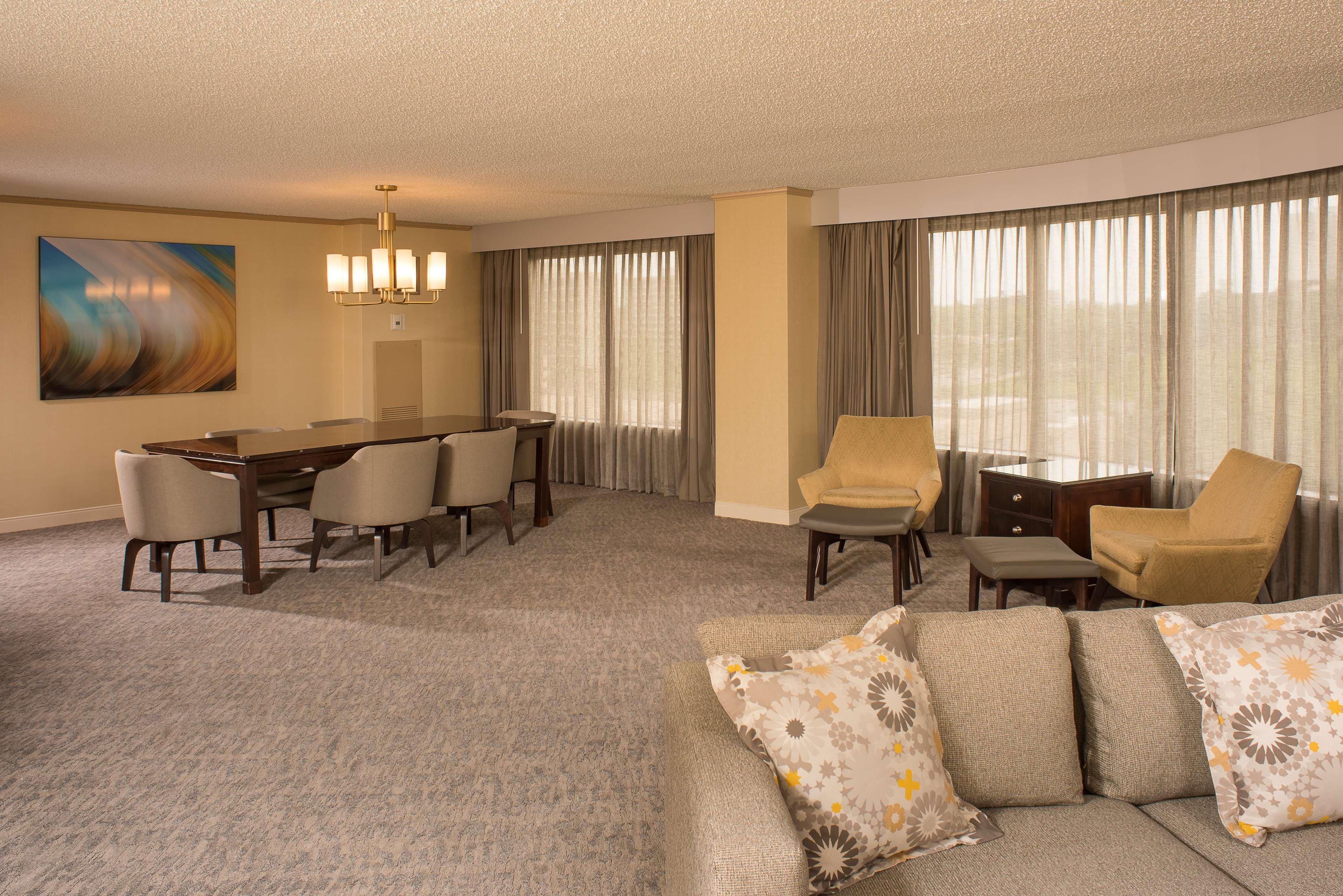 Doubletree By Hilton Tulsa At Warren Place Dış mekan fotoğraf