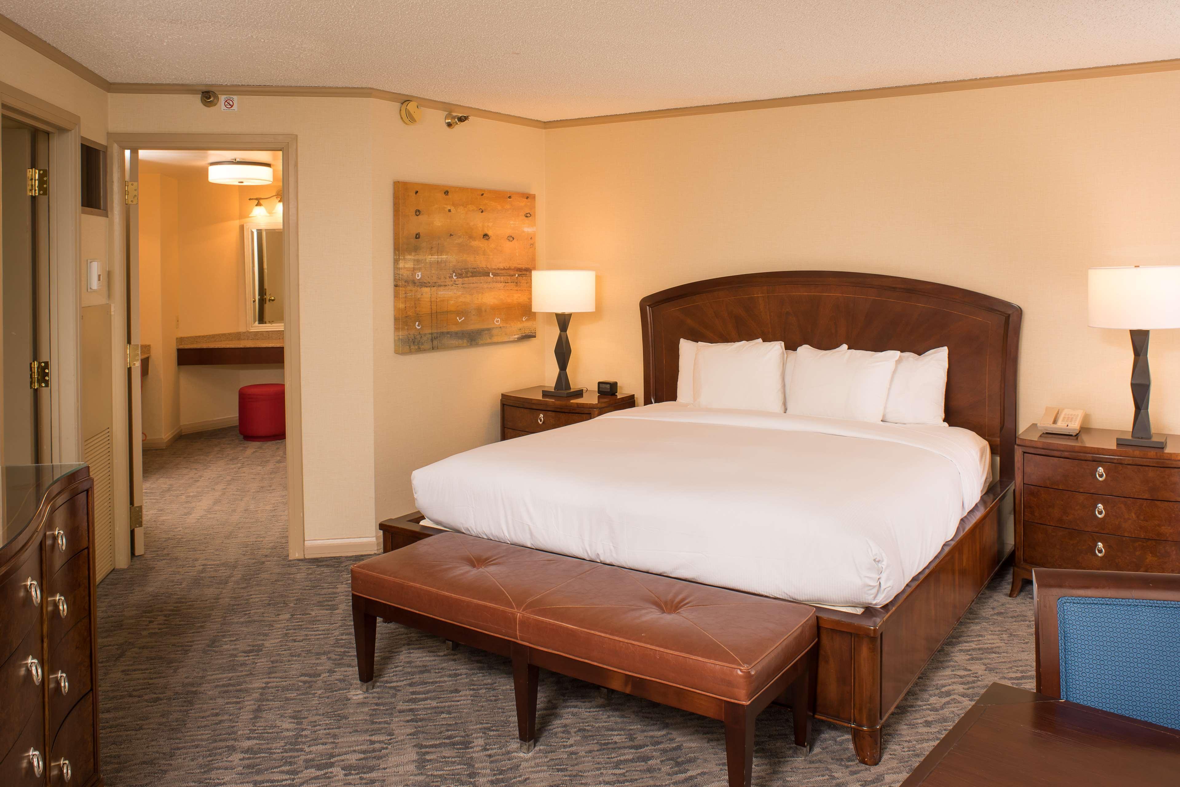 Doubletree By Hilton Tulsa At Warren Place Dış mekan fotoğraf