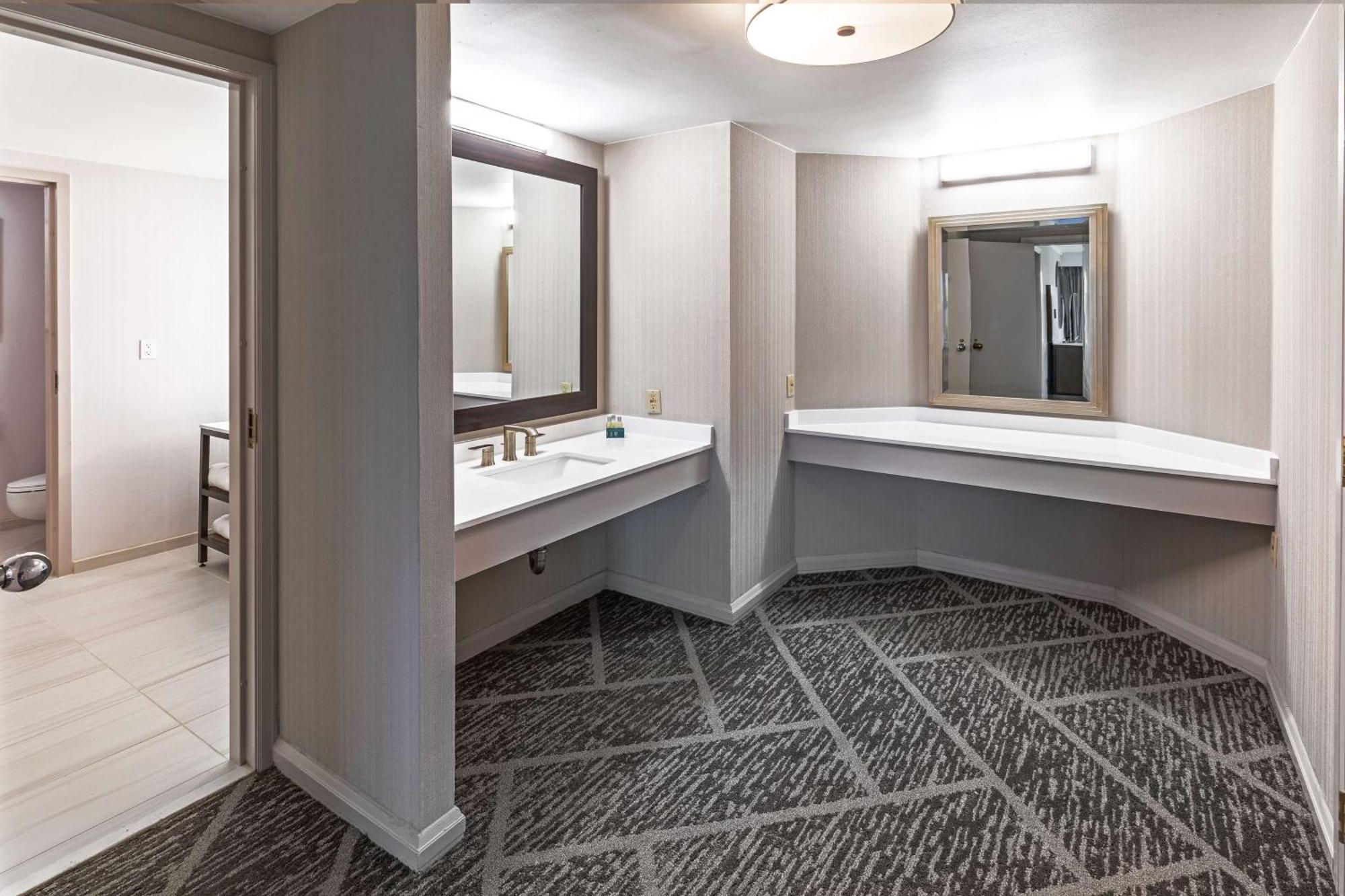 Doubletree By Hilton Tulsa At Warren Place Dış mekan fotoğraf